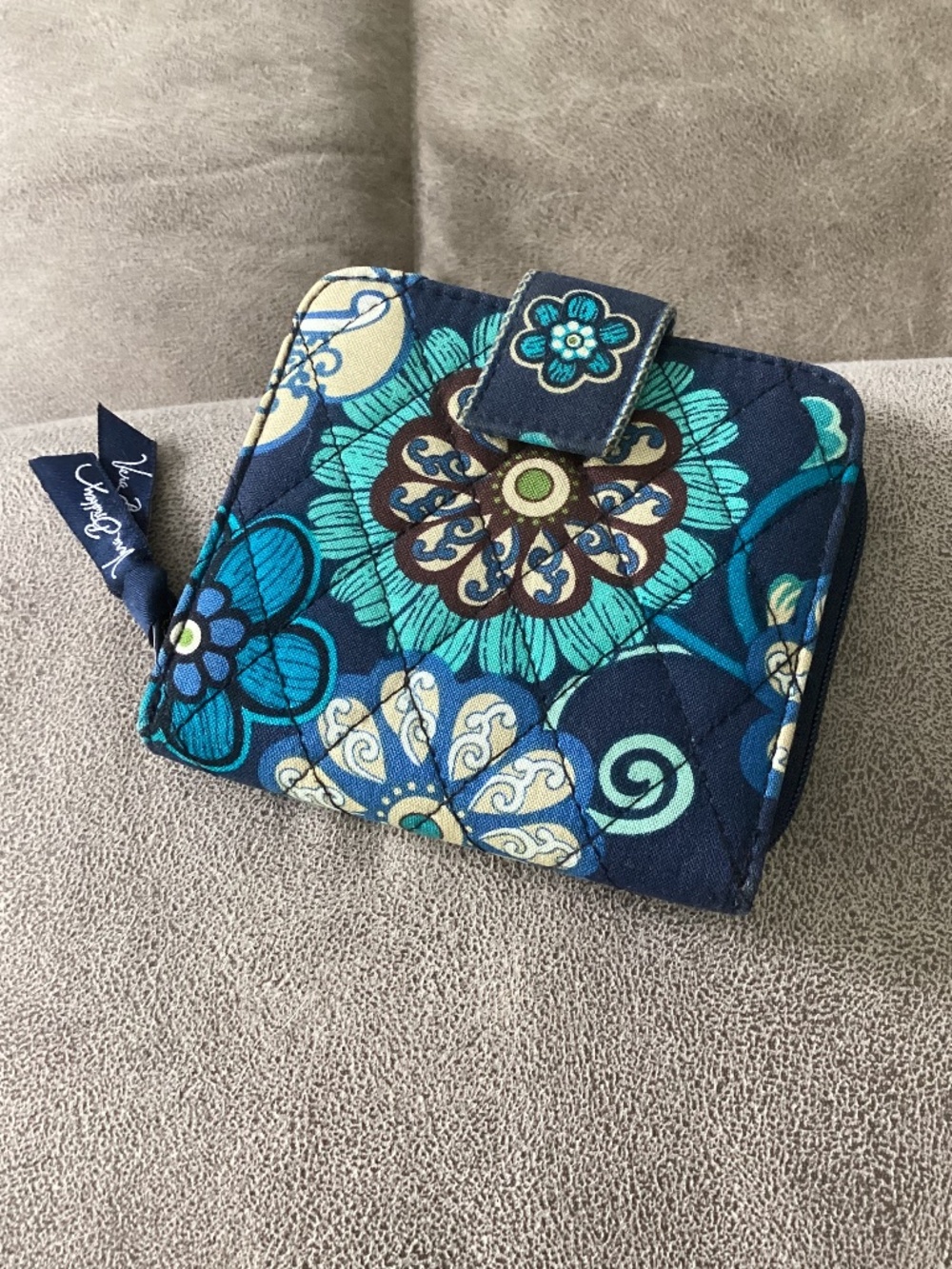 Vera Bradley vintage bifold blue floral wallet like new
